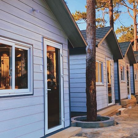 Henisi Homestay Mang Den Kon Von Kla Exteriör bild