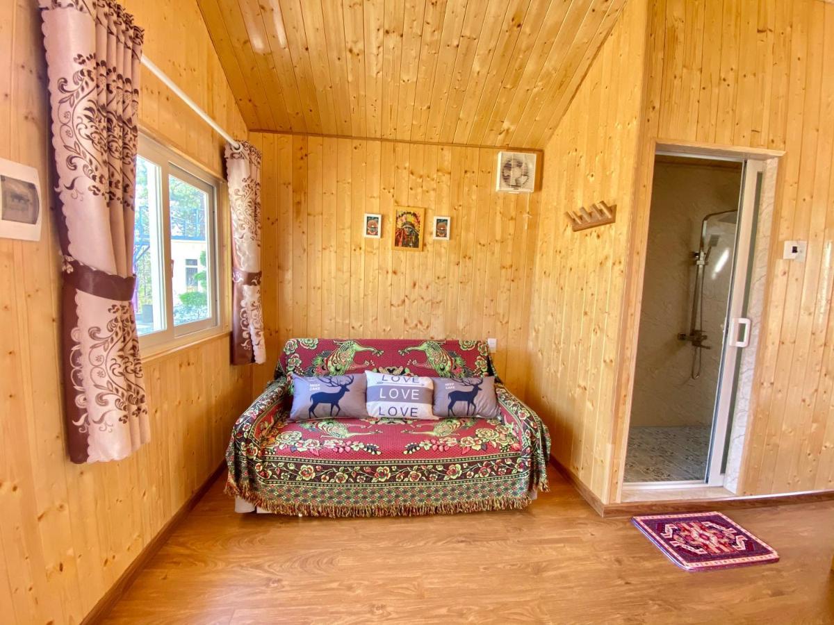 Henisi Homestay Mang Den Kon Von Kla Exteriör bild